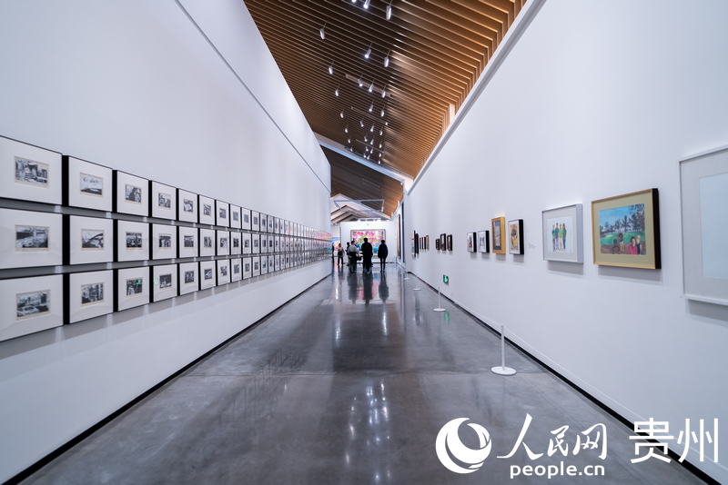 衡昌烧坊酒庄艺术中心,酒庄已然变身一座可感可赏的流动美术馆。人民网记者 涂敏摄