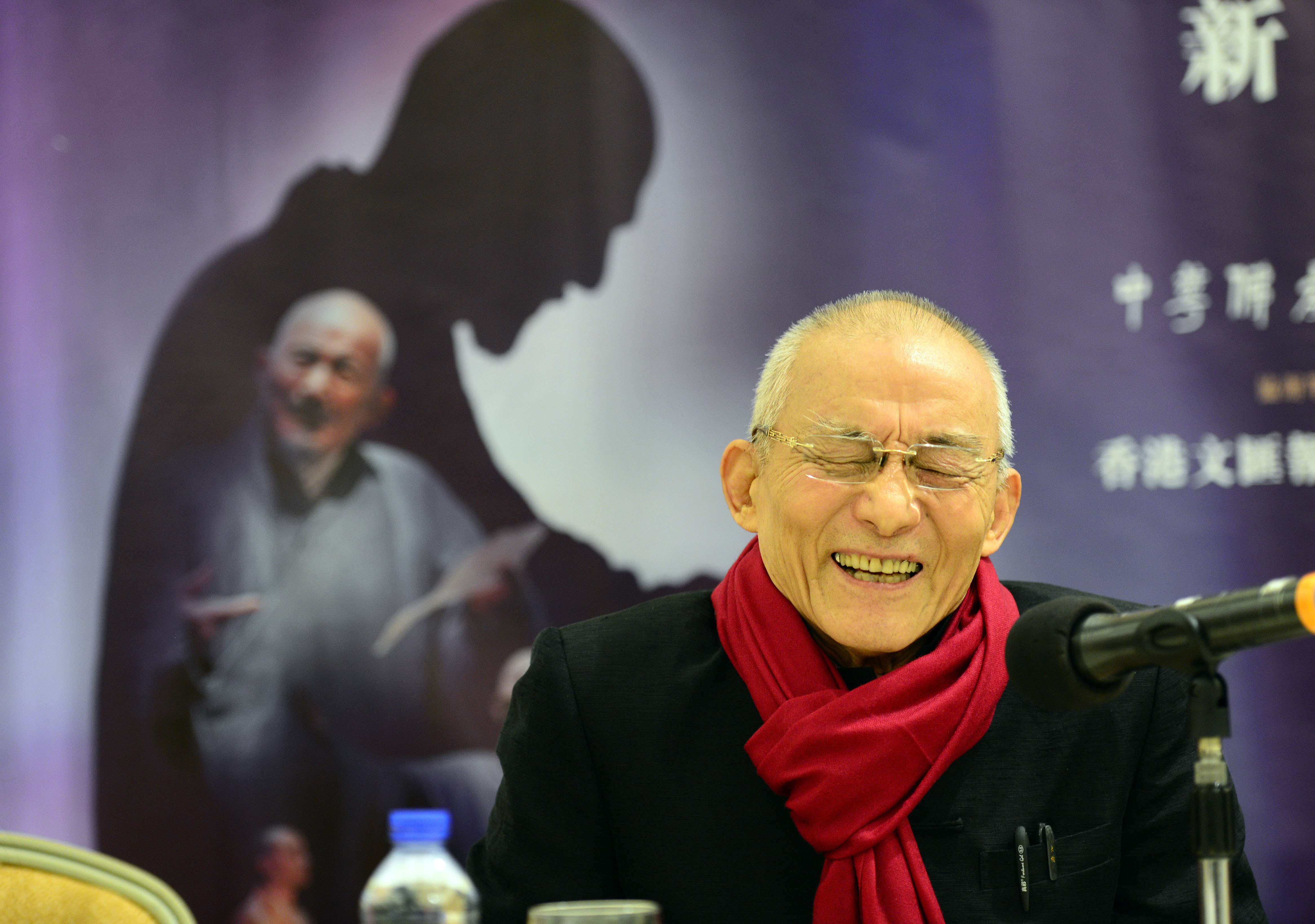 2016年1月11日,著名表演艺术家游本昌先生在《弘一大师·最后的胜利》新闻发布会上讲话。新华社记者 秦晴 摄